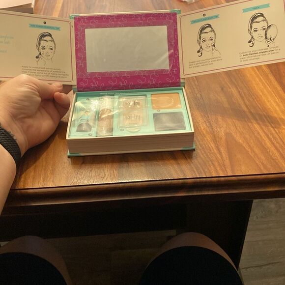 How to look the best at everything (Med) Flawless Complexion Makeup Kit Benefit - Picture 7 of 7